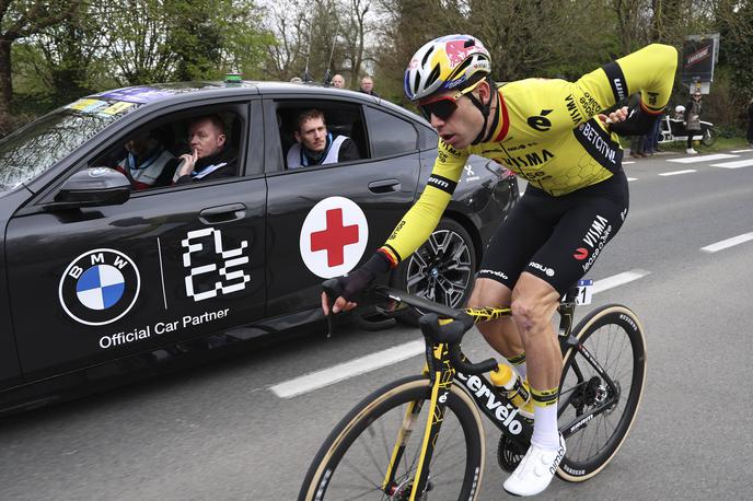 Wout Van aert | Belgijskega kolesarja Wouta van Aerta o hudem padcu na dirki skozi Flandrijo čaka dolgotrajno okrevanje.  | Foto Guliverimage