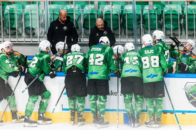 HK SŽ Olimpija Vienna Capitals | Hokejisti Olimpije se iz Linza vračajo s porazom in točko. | Foto Vid Ponikvar/Sportida