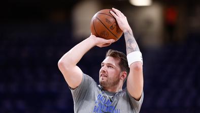 Kako Luka Dončić z Dallas Mavericksi zabija koše na družbenih omrežjih?