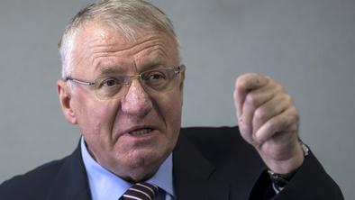 Haaško sodišče Srbiji naložilo vrnitev Vojislava Šešlja v pripor