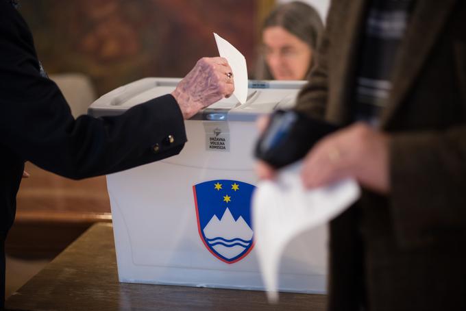 Po podatkih ministrstva za notranje zadeve je v volilne imenike za glasovanje na referendumu vpisanih skupaj 1.698.629 volivk in volivcev. | Foto: STA ,