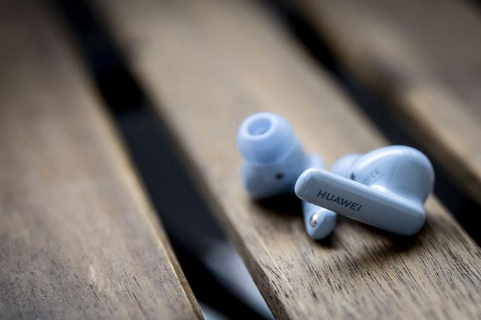 Masa posamezne slušalke je manj kot pet gramov. | Foto: Ana Kovač