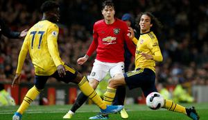 Na Old Traffordu brez zmagovalca, vodilni Liverpool ostaja stoodstoten