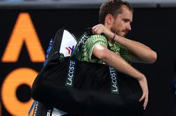 Danil Medvedjev izgubil živce in obstal v prvem krogu turnirja