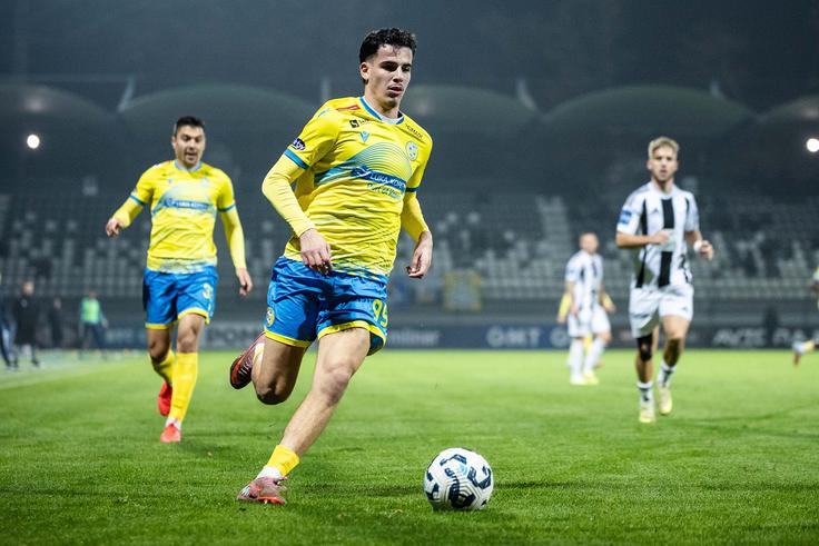 Prvi zadetek v novi sezoni 1. SNL je dosegel 25-letni Francoz Kamil Manseri. | Foto: Jure Banfi
