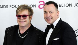 Elton John in David Furnish: O drugem otroku nenehno razmišljava