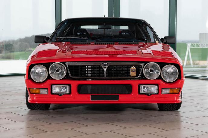 Lancia 037 | To je komaj prototip lancie 037, pa tudi sicer so morali za pridobitev homologacije FIE izdelati le 200 primerkov serijskega avtomobila. | Foto RM Sotheby's