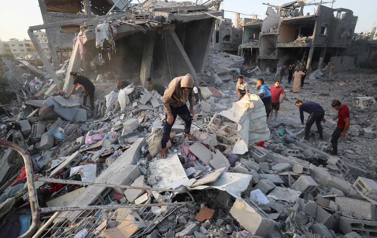 Gaza | Napadi se po poročanju katarske televizije Al Jazeera nadaljujejo. Po podatkih zdravstvenih virov je bilo v današnjem obstreljevanju ubitih najmanj 13 ljudi. | Foto STA