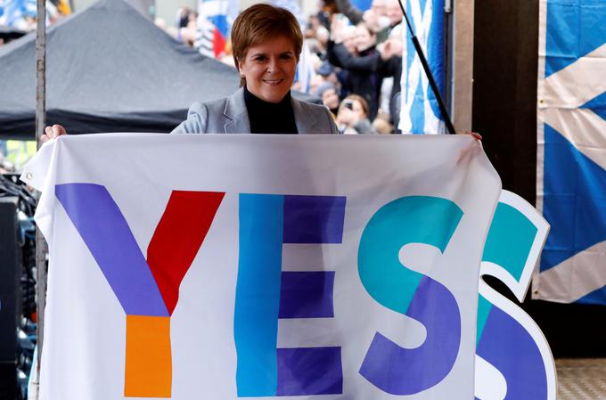 "Čas je, da Škotska izbere svojo prihodnost. Čas je, da Škotska postane neodvisna država," je dejala škotska premierka Nicola Sturgeon. | Foto: Reuters