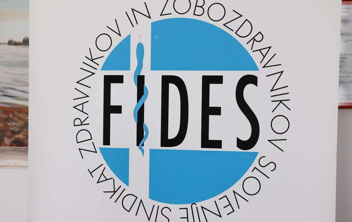 Konferenca Fides | Izredna letna konferenca Sindikata zdravnikov in zobozdravnikov Slovenije sicer poteka pod sloganom Dovolj nam je. | Foto STA