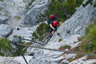 Na kranjskem sodišču obravnava zaradi smrti plezalke na bohinjski ferati