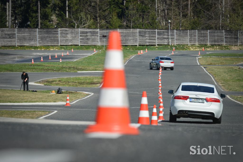 PRIMA prestižna limuzina srednjega razreda: Audi A4, Alfa romeo giulia, BMW 3, Jaguar XE, Lexus IS300h, Mercedes-Benz C