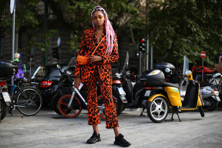 Leopardji vzorec od glave do pet v žareči rdeči | Foto: Cover Images