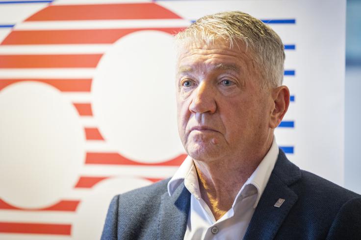 Predsednik sekcije gradbincev pri OZS Zoran Simčič pravi, da panogo pesti predvsem rast stroškov dela, ki je zaradi nizke dodane vrednosti izvajalci ne morejo preliti drugam kot v višje cene. | Foto: 