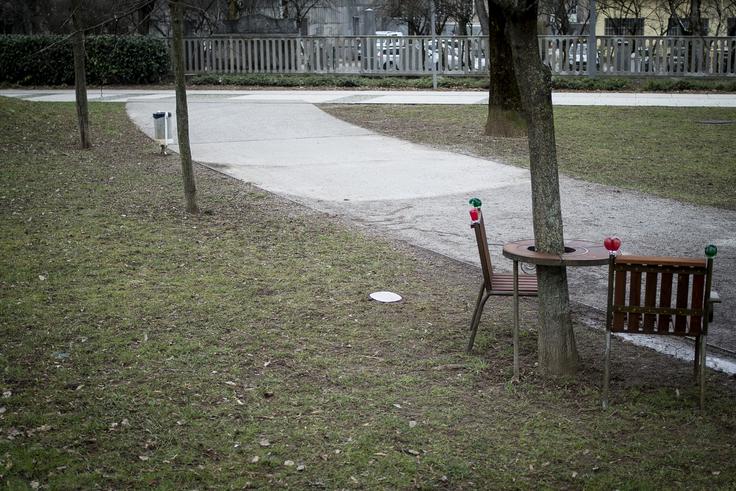 Irski pesnik, podpornik Amnestyja in Nobelov nagrajenec za literaturo Seamus Heaney, ki je bil navzoč, ko je Vaclav Havel prejel naziv ambasador vesti, je o njem takrat dejal: ''Kjerkoli stoji ali sedi, naj bo to v predsedniški palači ali v zaporu države, bo ta prostor vedno prostor časti in on je žarek, ki nas osvetljuje.'' | Foto: Ana Kovač