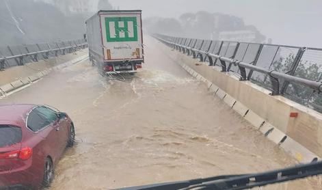 Ligurijo po obilnih padavinah prizadele poplave in plazovi, v Franciji evakuirali 900 ljudi #video