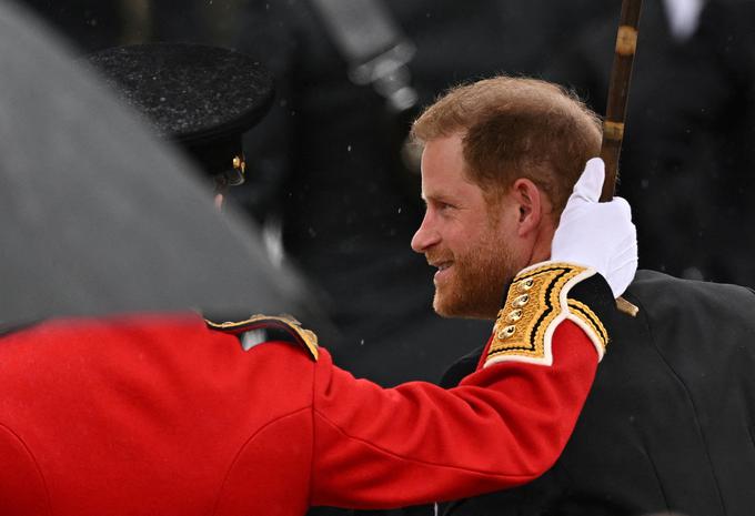Princ Harry ob prihodu v Westminstrsko opatijo | Foto: Reuters