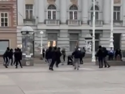 Množičen pretep v Zagrebu: steplo se je 20 zamaskiranih moških