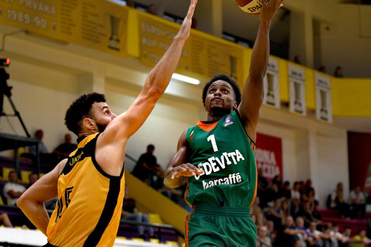 Yogi Ferrell je vknjižil 21 točk. | Foto: Tine Ružič/Cedevita Olimpija
