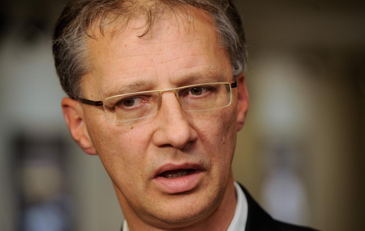 Igor Lukšič | Po Lukšičevem mnenju je Robert Golob eden redkih premierjev, ki odločitve ne le sprejme, ampak jih tudi izpelje, zato se je utrdil kot edina resna alternativa Janši. | Foto STA