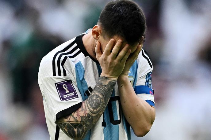 Argentina Savdska Arabija | Lionel Messi je v uvodni tekmi SP 2022 nepričakovano ostal tako brez točk kot tudi svetovnega rekorda. | Foto Reuters