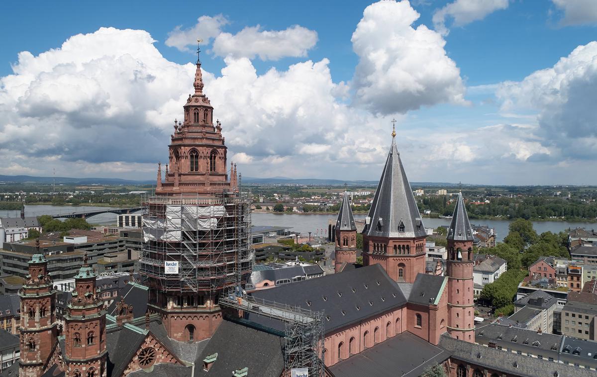 Mainz |  Mainz je glavno mesto nemške zvezne dežele Porenje - Pfalško. Nekdaj je bilo središče tiskarske revolucije, zdaj pa mu je padla sekira v med zaradi uspešnega cepiva proti covid-19. | Foto Guliverimage