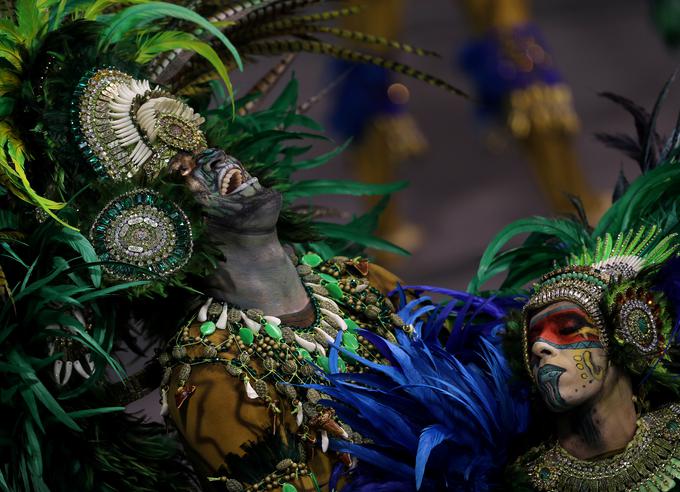 Karnevalu v São Paulu so se pridružili tudi plesalci iz plesne šole za sambo Vila Maria Samba School. | Foto: Reuters