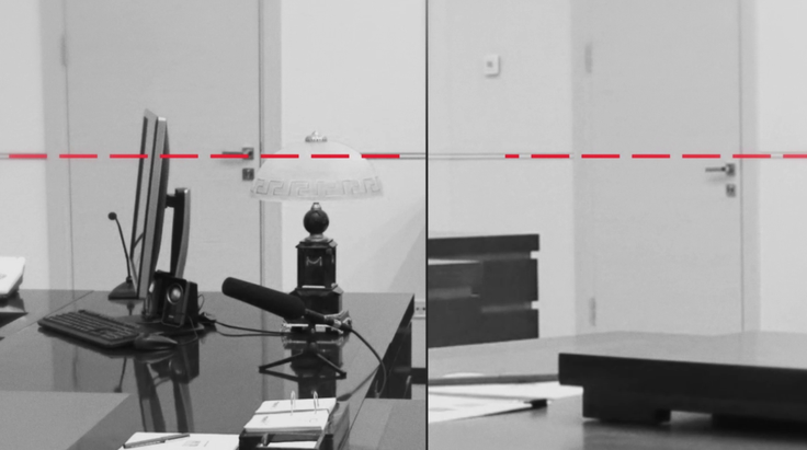 Višina kljuk se v tem primeru ne ujema, pa čeprav v Kremlju trdijo, da sta obe Putinovi tiskovni konferenci potekali v istem prostoru.  | Foto: Radio Svoboda / Sistema