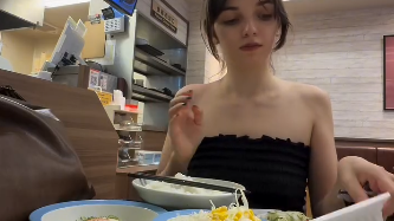 Manekenka začudena nad ceno na Japonskem: v restavraciji je za to jed plačala le pet evrov