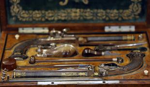 Napoleonovi pištoli, s katerima je želel narediti samomor, prodali za vrtoglavo ceno