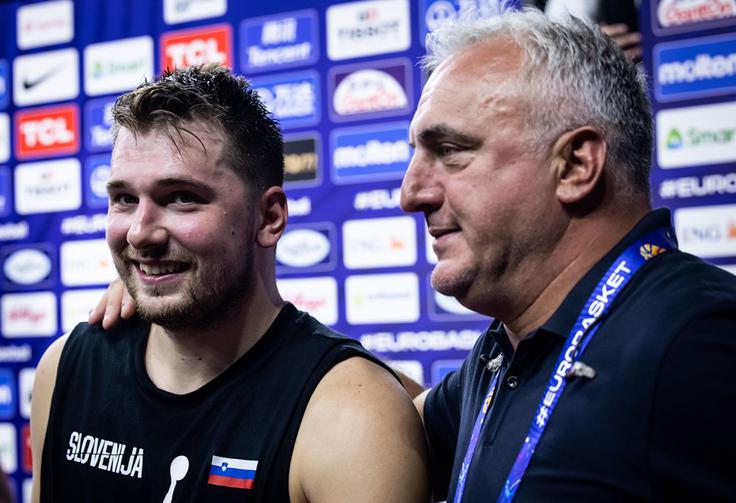 "Luka je zelo spoštoval Dallas. Spoštoval je vse mesto, pomagal otrokom, ni mu bilo težko obiskovati bolnic in sirotišnic, opravljati dobrodelnih dejavnosti," je poudaril Saša Dončić. | Foto: FIBA