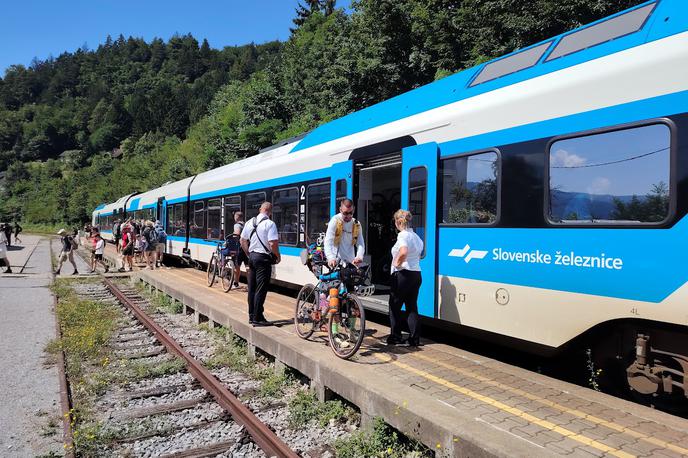 Bohinjska proga, kolesa | Slovenske železnice skušajo slediti vedno večjemu povpraševanju po prevozu potnikov in koles na Bohinjski progi, a trajne rešitve brez infrastrukturne posodobitve ne bo. | Foto Matjaž Marušič