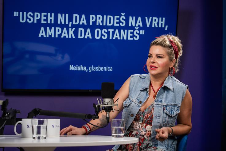 "Spravljena sem sama s sabo v svojem miru, da gre moja energija na široko, ne k enemu otroku v dnevni sobi, ampak tridesetim v šoli," je povedala brez dlake na jeziku. | Foto: Luka Petrič