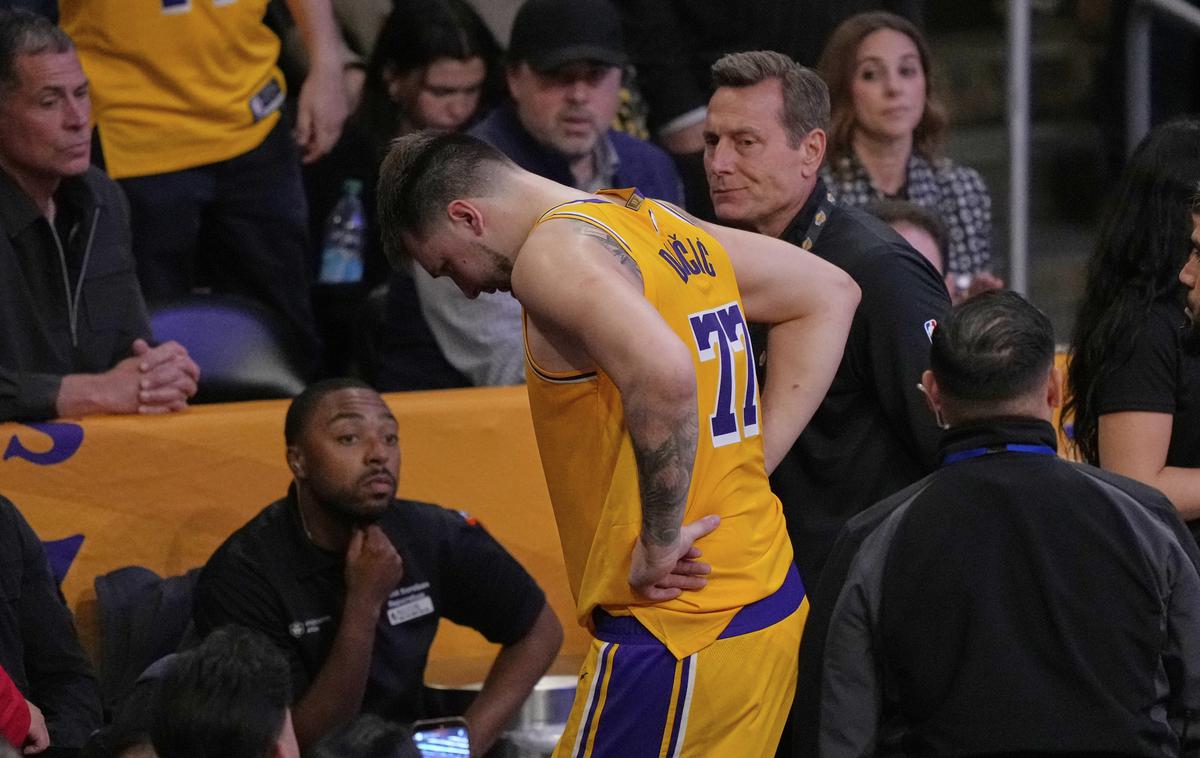 Los Angeles Lakers Luka Dončić poškodba | Luka Dončić je s soigralci končal sezono. | Foto Guliverimage