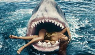 Rihanna neustrašno zaplavala med morskimi psi (foto in video)