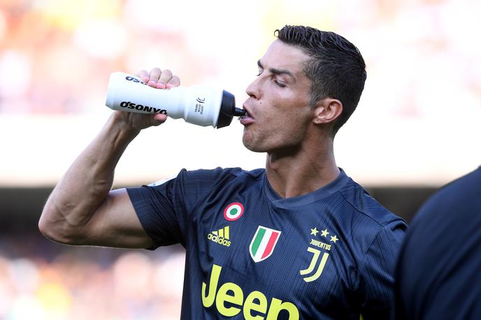 Cristiano Ronaldo | Sin Cristiana Ronalda, ki še čaka na prvi zadetek v serii A, tako kot oče po novem nosi dres Juventusa. | Foto Reuters