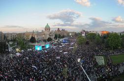 V Srbiji protestniki znova zasedli ulice
