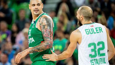 Olimpija prekinila pogodbe s tremi košarkarji