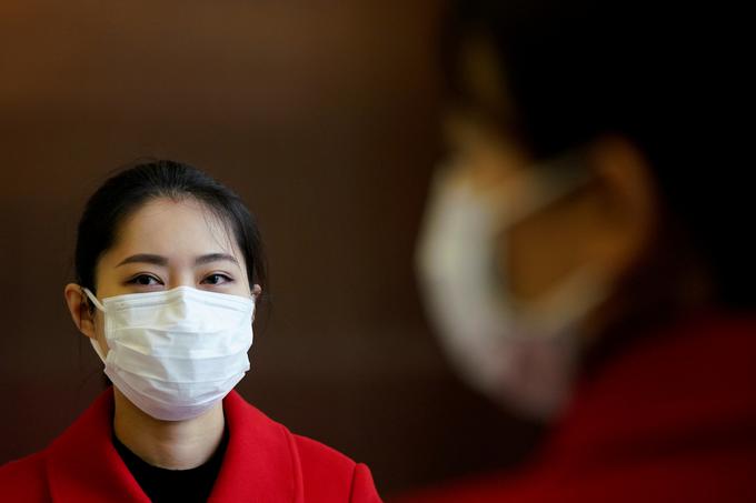 Olimpijski komite Kitajske je Republiki Sloveniji podaril 10 tisoč kirurških mask. | Foto: Reuters