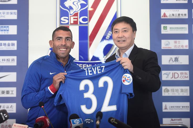 Carlos Tevez se je preselil na Kitajsko tudi zaradi zelo mikavne plače. | Foto: Reuters