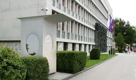 Stražarji hrama demokracije mokri: kaj je šlo narobe?