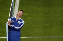 "Ronaldinho" padel na kolena, Messi pa v smeh (video)