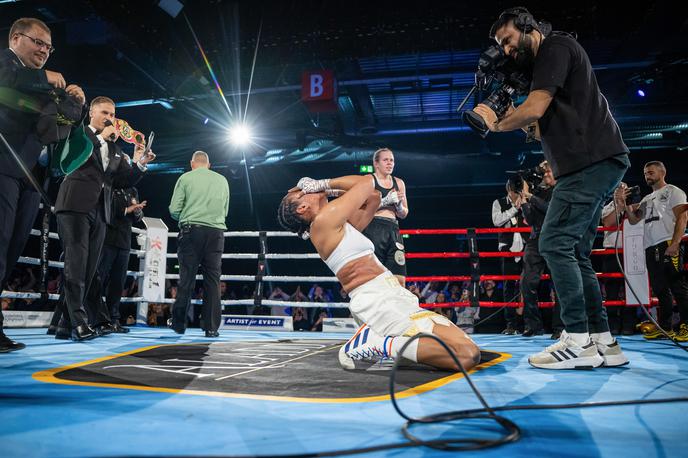 Cecilia Braekhus Ema Kozin | Po zmagi je padla na kolena. Ob slovesu od športa so jo preplavila čustva. | Foto Guliverimage