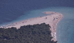Znamenita plaža Zlatni rat na Braču še naprej spreminja podobo
