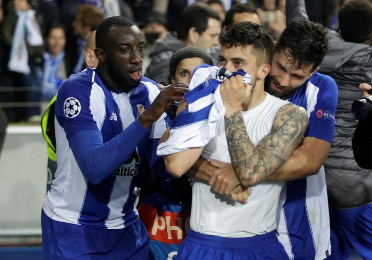 Veselje Brazilca Alexa Tellesa in njegovih soigralcev po zadetku za 3:1 | Foto: Reuters