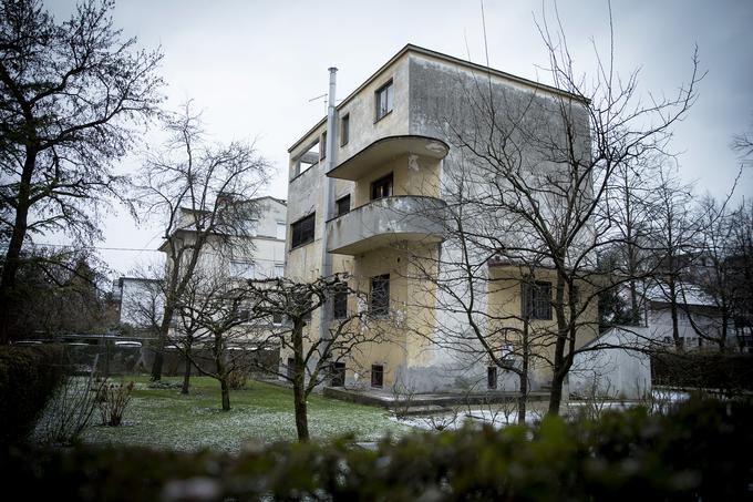 Vila Grivec, ena od najpomembnejših funkcionalističnih stavb v Ljubljani, je danes v slabem stanju. | Foto: Ana Kovač