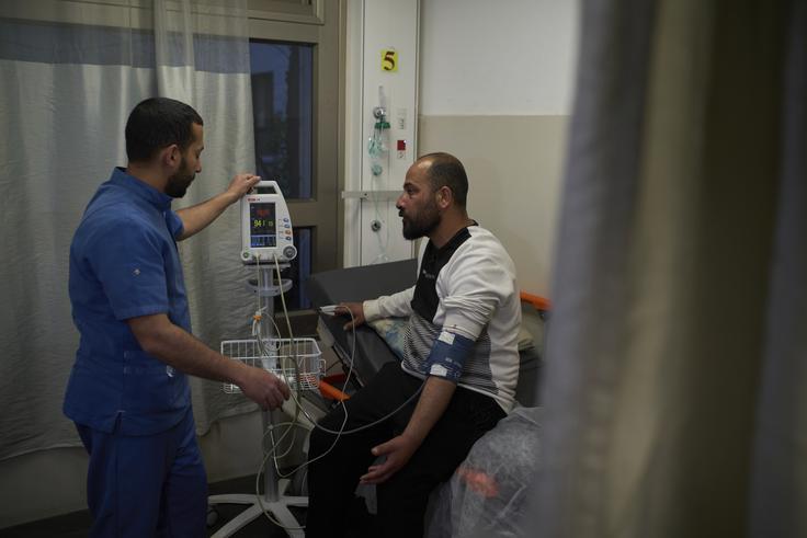 Balal je noč v izraelskem vojaškem oporišču preživel vklenjen in bil pretepen. | Foto: Guliverimage