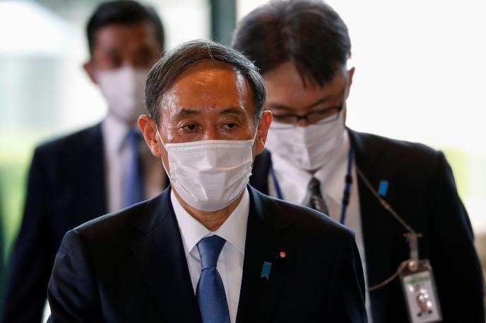Jošihide Suga | 71-letnega novega japonskega premierja Jošihideja Sugo je japonski parlament potrdil s prepričljivo večino. | Foto Reuters