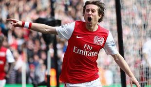 Rosicky podaljšal z Arsenalom