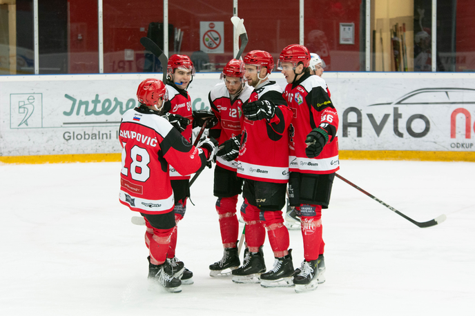 Hdd Jesenice : KHL Sisak | Jeseničani so z 1:4 izgubili na gostovanju pri Meranu. | Foto Matias Demšar